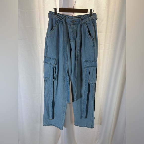BOOHOO MAN LIGHT JEANS CARGO STRAPS SIZE 32x32 EUC - Picture 1 of 11